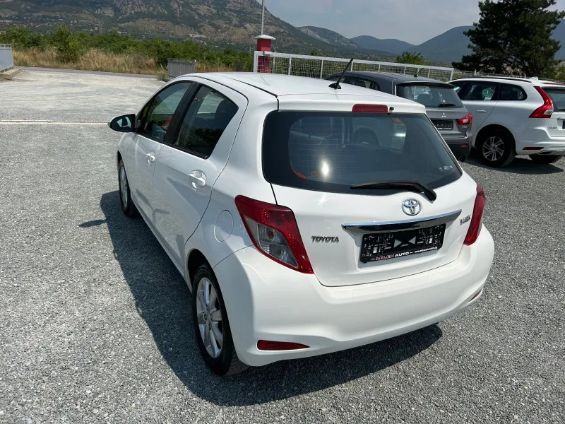 Toyota Yaris (KATO НОВА) Image 8