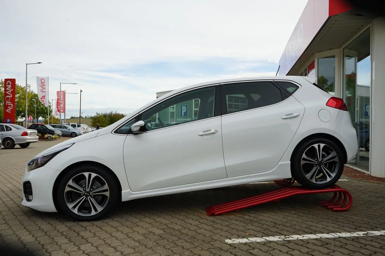 Kia Ceed 1.0 T GT-Line 2-Zonen-Klima...  Image 3