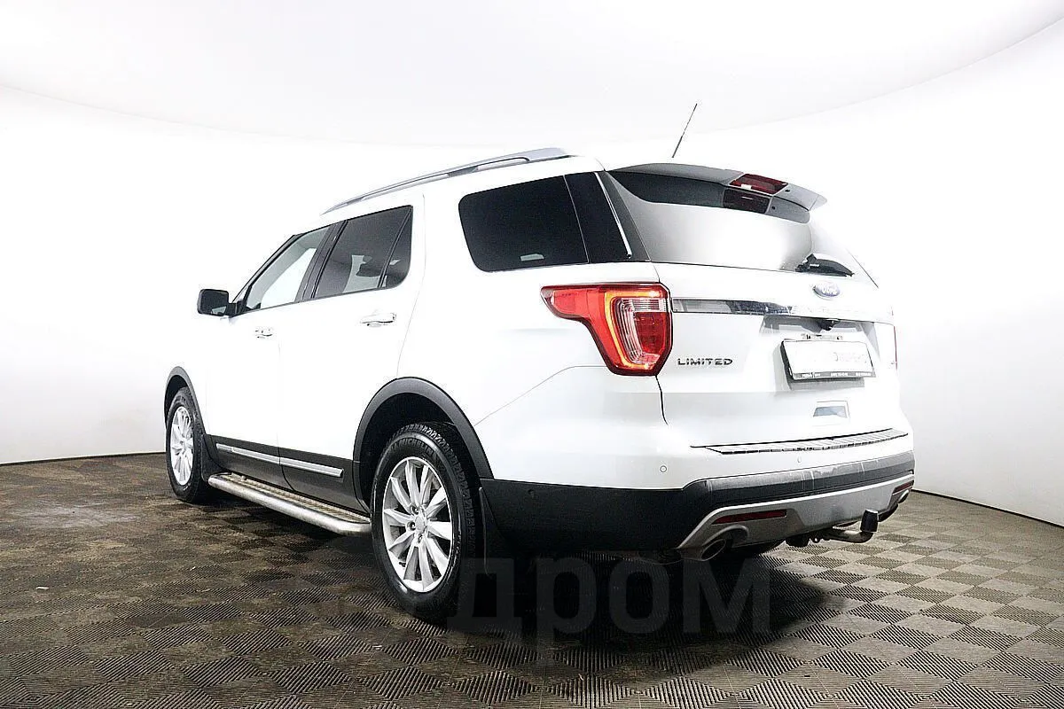 Ford Explorer Image 7